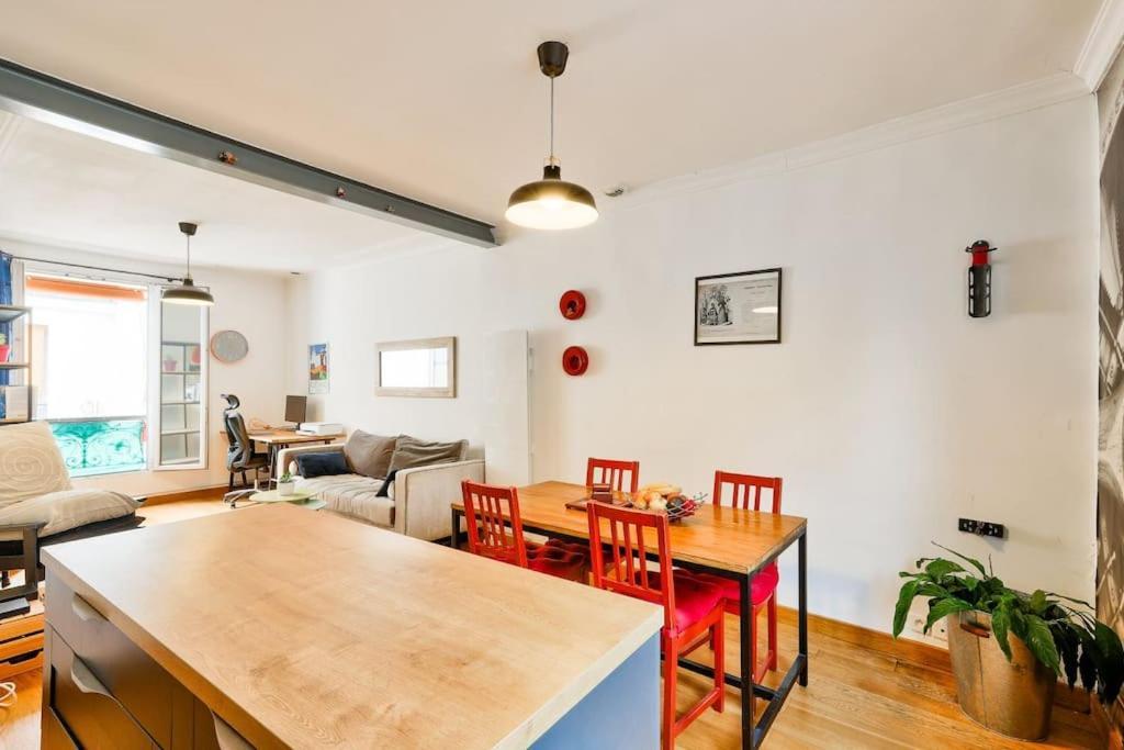 Appartement Superb T2 Bien Equipe Proche Du Canal Saint-martin Parijs
